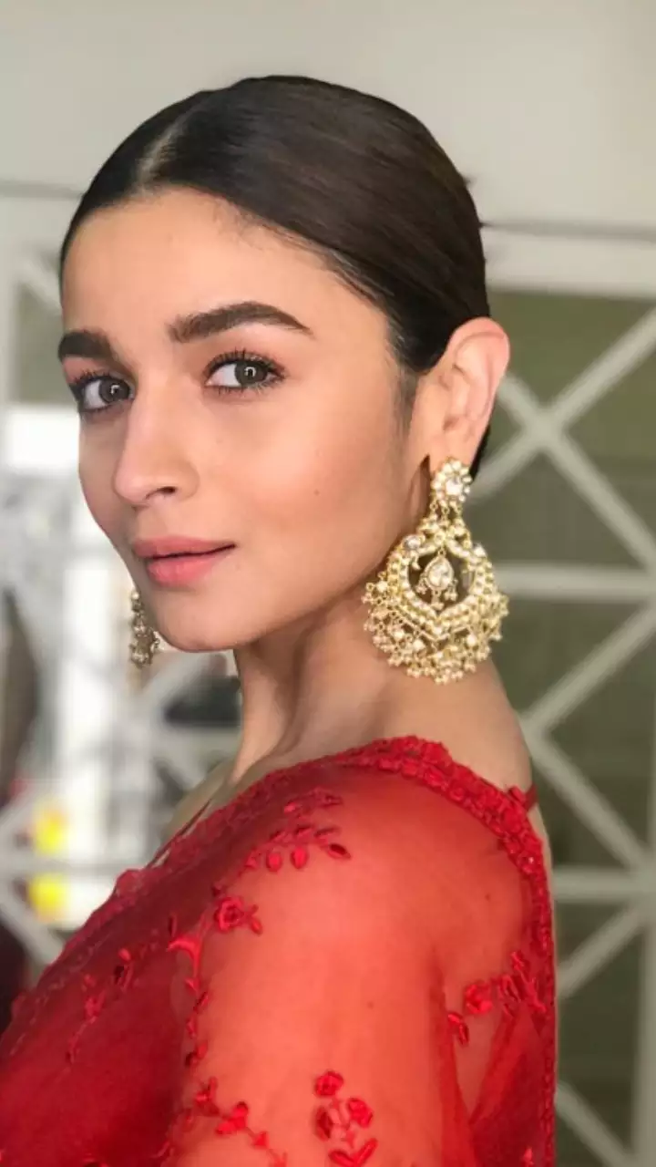 Chandbalis worn by Alia Bhatt