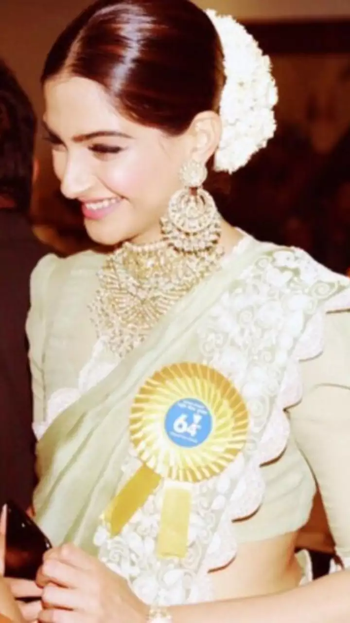 Chandbalis worn by Sonam Kapoor